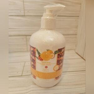 Scentsy Hand Soap in Golden Garland